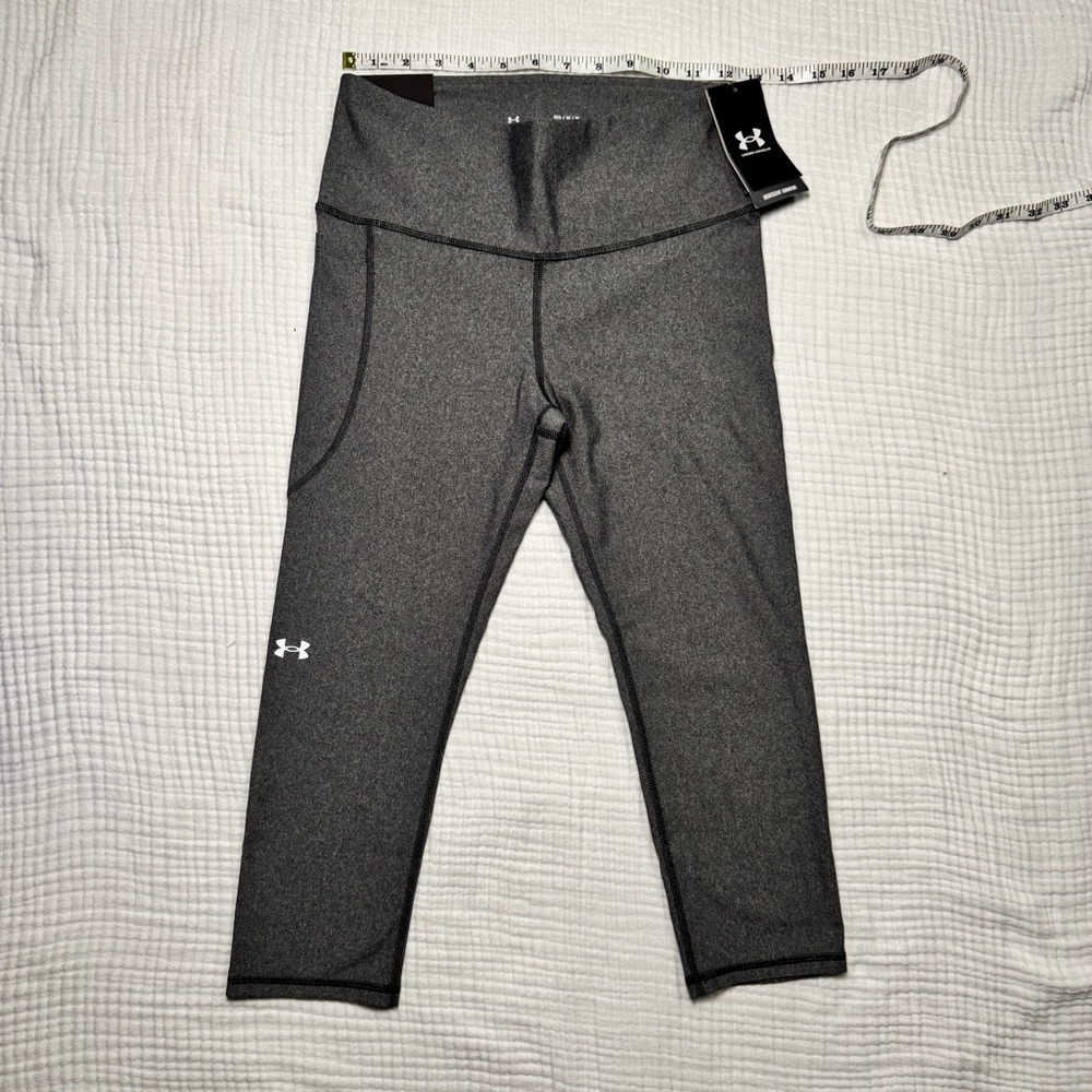 Under Armour Charcoal Performance capri Leggings women’s M gray
